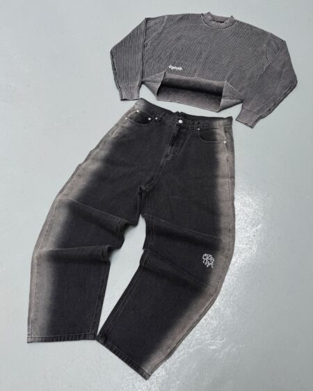 A Mertra Sweatshirt & Jeans Set