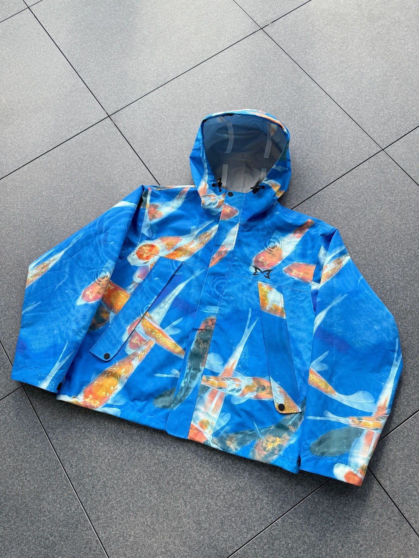 508997270_18038900600641675_545108075425593738_n.jpg MERTRA KOI JACKET - Image 1